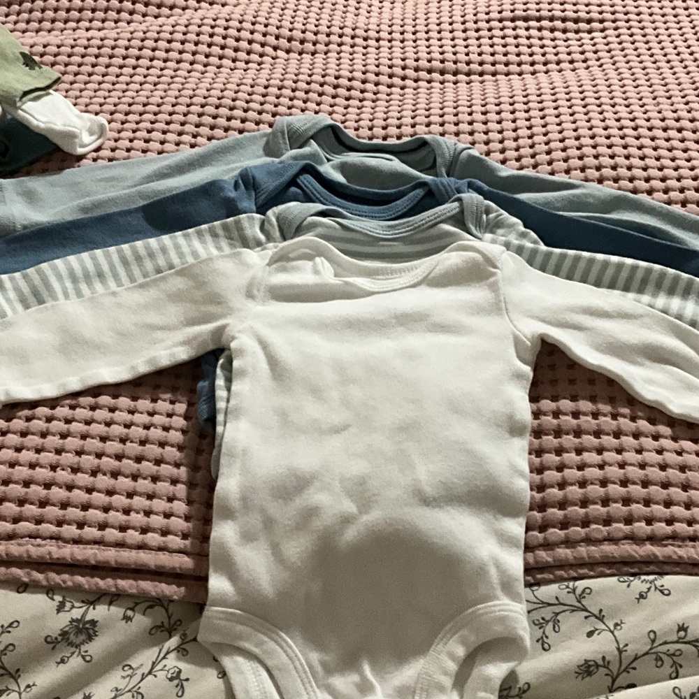 NWT Newborn carter’s 4 onesie’s white,strip,blue light blue
